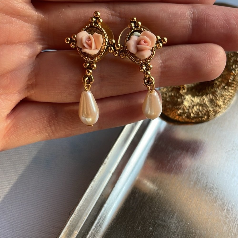 1928 signed Vintage Brooch and Earrings Set with roses and gold - Picture 9 of 15